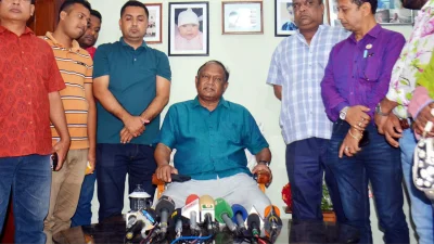 সাংবাদিকদের সঙ্গে মতবিনিময়কালে বাণিজ্যমন্ত্রী টিপু মুনশি। ছবি: ইত্তেফাক