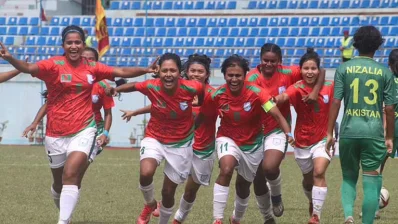 সাবিনার হ্যাটট্রিকে পাকিস্তানকে গোলবন্যায় ভাসালো বাংলাদেশ