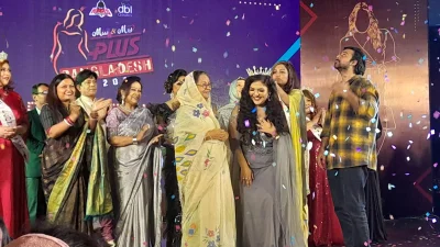 বিজয়ীর মাথায় ক্রাউন পরে দেন বর্ষীয়ান অভিনেত্রী দিলারা জামান।