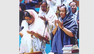 প্রধানমন্ত্রীর সঙ্গে সংসদে সৈয়দা সাজেদা চৌধুরী