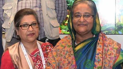 প্রধানমন্ত্রী শেখ হাসিনার সঙ্গে তার ছোট বোন শেখ রেহানা। 