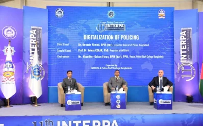 রাজধানীর সোনারগাঁও হোটেলে তিন দিনব্যাপী ১১তম বার্ষিক ইন্টারপা সম্মেলনের সমাপনী অনুষ্ঠানে আগত প্রধান ও বিশেষ অতিথিরা। ছবি- সংগৃহীত