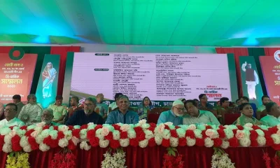 মহানগর নাট্যমঞ্চের কাজী বশির মিলনায়তনে ওয়ারী থানা ও ৩৮, ৩৯, ৪১ নং ওয়ার্ড আওয়ামী লীগের ত্রি-বার্ষিক সম্মেলনে মঞ্চে আগত অতিথিরা। ছবি- ইত্তেফাক