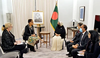 প্রধানমন্ত্রীর সঙ্গে প্যাট্রিসিয়া স্কটল্যান্ডের সৌজন্য সাক্ষাৎ। এ সময় যুক্তরাজ্যে নিযুক্ত বাংলাদেশের হাইকমিশনার সাইদা মুনা তাসনিমসহ অন্যান্যরা উপস্থিত ছিলেন। ছবি: ফোকাস বাংলা