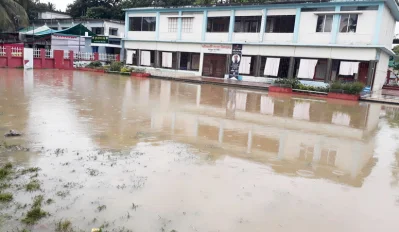 বাইমহাটি সরকারি প্রাথমিক বিদ্যালয়ে জলাবদ্ধতা