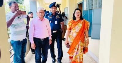 স্থানীয় জনপ্রতিনিধিদের সঙ্গে বৈঠক করেন জেলা প্রশাসক