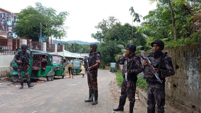 তুমব্রু বাজারের প্রায় সব দোকানপাট বন্ধ