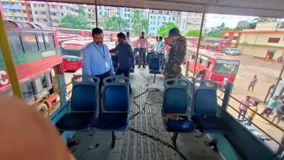 ছাদখোলা বাস প্রস্তুত হচ্ছে সাফজয়ী মেয়েদের জন্য। ছবি- সংগৃহীত