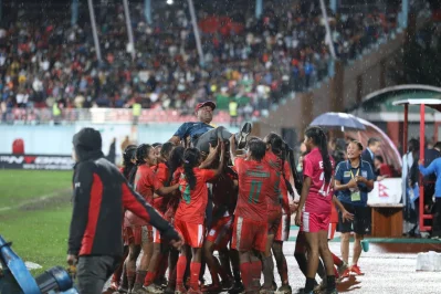 মেয়েদের শত বাঁধার সামনেও ঢাল হয়ে দাঁড়িয়ে থাকা মানুষটাকে নিয়ে উদযাপন তো করতেই হবে। ছবি- বাফুফে