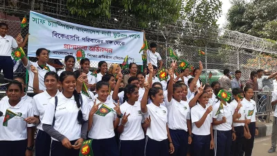 বিমানবন্দরে দেশবাসীর শুভেচ্ছায় সিক্ত হবে সোনার মেয়েরা। ছবি- সংগৃহীত