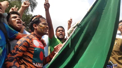 সানজিদাদের বরণ করে নিতে সবটুকু ঢেলে দেওয়ার চেষ্টায় দেশের মানুষ। ছবি- সংগৃহীত 