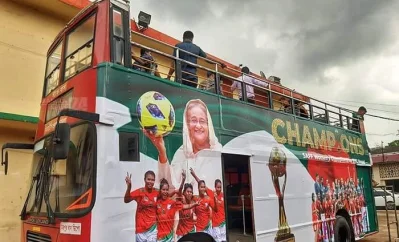ছাদখোলা এই বাসেই চ্যাম্পিয়ন যাত্রার স্বপ্নপূরণ হবে সানজিদাদের। ছবি- সংগৃহীত