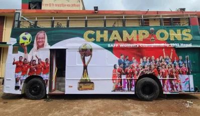 সাফের ইতিহাস লেখা সানজিদাদের জন্য প্রস্তুত তাদের স্বপ্নের চ্যাম্পিয়ন বাস। ছবি- সংগৃহীত