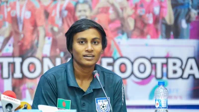 বাংলাদেশ নারী ফুটবল দলের অধিনায়ক সাবিনা খাতুন।  