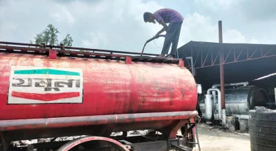 টায়ার থেকে তৈরি জ্বালানি বিক্রি হচ্ছে