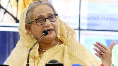 জাতিসংঘে বাংলাদেশ স্থায়ী মিশনের বঙ্গবন্ধু মিলনায়তনে আয়োজিত এক সংবাদ সম্মেলনে প্রধানমন্ত্রী শেখ হাসিনা। ছবি: ফোকাস বাংলা