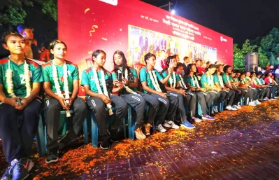 বীরোচিত সংবর্ধনায় সাফজয়ী বাংলা্র বাঘিনীরা। ছবি- আব্দুল গনি