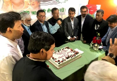 প্রধানমন্ত্রী শেখ হাসিনার ৭৬ তম জন্মদিন উপলক্ষে যুক্তরাষ্ট্র সময় বুধবার রাতে ক্যার্লিফোনিয়া স্টেট আওয়ামী লীগের উদ্যোগে আয়োজিত আলোচনা সভা ও দোয়া অনুষ্ঠানে পানি সম্পদ উপমন্ত্রী এ কে এম এনামুল হক শামীম।