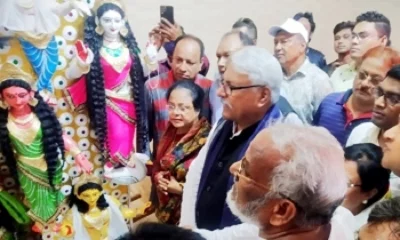 ঈশ্বরদী মৌবাড়িয়া দুর্গা মন্দির পরিদর্শনে জাতীয় সংসদের ডেপুটি স্পিকার বীর মুক্তিযোদ্ধা শামসুল হক টুকু। ছবি- সংগৃহীত