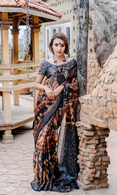 ছবি ও পোশাক: শুকসারী