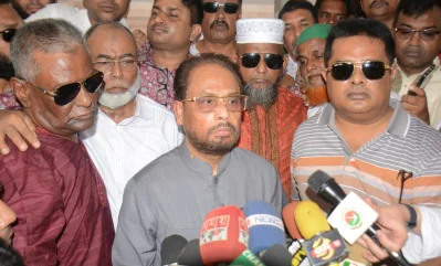 সোমবার দুপুরে রংপুর সার্কিট হাউসে সাংবাদিকদের সঙ্গে এক মত বিনিময় কালে জাতীয় পার্টির চেয়ারম্যান ও জাতীয় সংসদের বিরোধীদলীয় উপ-নেতা গোলাম মোহাম্মদ (জিএম) কাদের। ছবি- ইত্তেফাক।