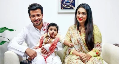শাকিব খান, আব্রাম ও অপু বিশ্বাস। 