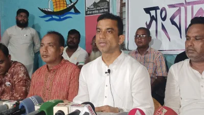 সংবাদ সম্মেলনে মাহমুদ হাসান রিপন। ছবি: ইত্তেফাক
