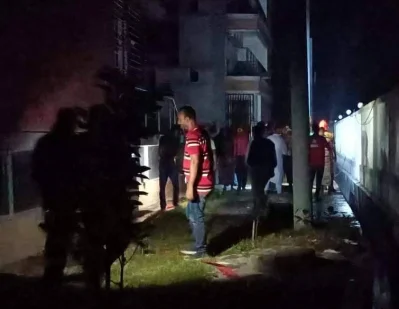 রংপুর বিভাগীয় সদর দপ্তরে অগ্নিকান্ডের ঘটনার পর বিভাগীয় কমিশনারসহ অন্যান্যরা ছুটে আসেন। 