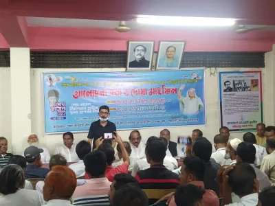আলোচনা সভায় বক্তব্য রাখছেন শরীয়তপুর ১ আসনের সংসদ সদস্য ও বাংলাদেশ আওয়ামী লীগের কেন্দ্রীয় কমিটির সদস্য ইকবাল হোসেন অপু।