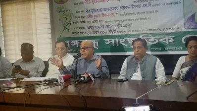 বক্তব্য রাখছেন আওয়ামী লীগের সভাপতিমন্ডলীর সদস্য অ্যাডভোকেট কামরুল ইসলাম।