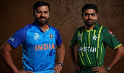 ভারতের অধিনায়ক রোহিত শর্মা ও পাকিস্তানের অধিনায়ক বাবর আযম।  ফাইল ছবি