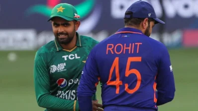 ভারতের অধিনায়ক রোহিত শর্মা ও পাকিস্তানের অধিনায়ক বাবর আযম।  ফাইল ছবি