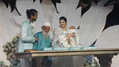 স্বামী, ছেলে ও নানাকে নিয়ে কেক কাটেন পরীমণি। ছবি: ইত্তেফাক