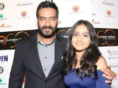 বাবার সঙ্গে নায়সা। ছবি: সংগৃহীত