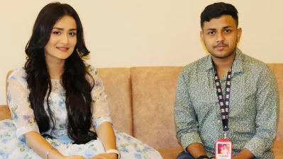 জনপ্রিয় অভিনেত্রী সালহা খানম নাদিয়ার সাক্ষাৎকার নিচ্ছেন জুনায়েদ হাবীব