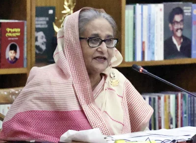 শুক্রবার (২৮ অক্টোবর) বিকেলে গণভবনে দলের কেন্দ্রীয় কার্যনির্বাহী সংসদের সভায় বক্তব্য রাখছেন প্রধানমন্ত্রী শেখ হাসিনা। ছবি- ফোকাস বাংলা