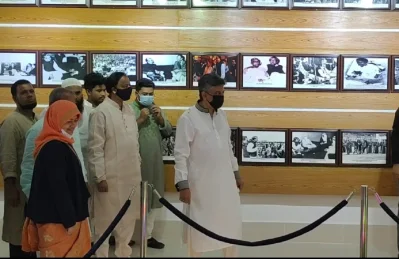 মাদারীপুরের শিবচরে রিজিয়া বেগম মহিলা কলেজের বঙ্গবন্ধু-মুক্তিযোদ্ধা কর্নারের উদ্বোধন করে পরিদর্শন করছেন বাংলাদেশ জাতীয় সংসদের চিফ হুইপ ও মাদারীপুর-১ (শিবচর) আসনের সংসদ সদস্য নূর-ই-আলম চৌধুরী লিটন। ছবি- ইত্তেফাক