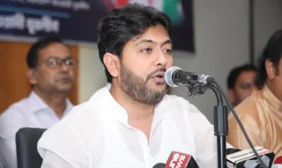 আওয়ামী লীগের কেন্দ্রীয় কার্যালয়ে যুবলীগের সুবর্ণজয়ন্তী উপলক্ষে আয়োজিত প্রস্তুতি সভায় বক্তব্য রাখছেন বাংলাদেশ আওয়ামী যুবলীগের প্রেসিডিয়াম সদস্য ও সুবর্ণজয়ন্তী উদযাপন কমিটি`র আহ্বায়ক মুজিবুর রহমান চৌধুরী নিক্সন।