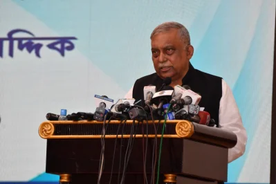 কমিউনিটি পুলিশিং ডে-২০২২ উপলক্ষে আয়োজিত আলোচনা সভায় বক্তব্য রাখছেন স্বরাষ্ট্রমন্ত্রী আসাদুজ্জামান খান।
