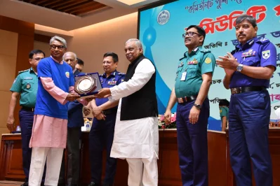 কমিউনিটি পুলিশিং ডে-২০২২ উপলক্ষে শ্রেষ্ঠ কমিউনিটি পুলিশিং ম্যানেজার ও সদস্যদের পুরস্কার প্রদান করেন স্বরাষ্ট্রমন্ত্রী।