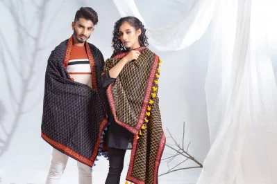 ছবি ও পোশাক: বিশ্বরঙ