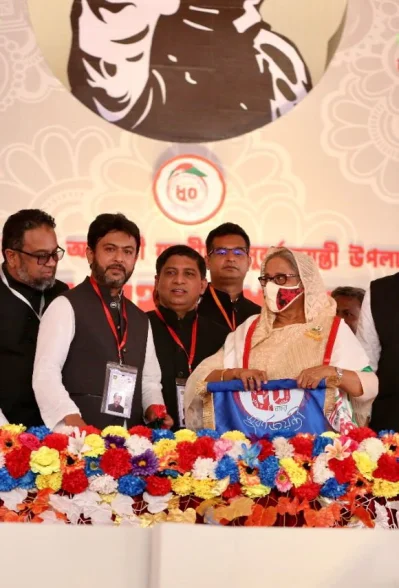 যুবলীগের প্রেসিডিয়াম সদস্য নিক্সন চৌধুরী ও প্রধানমন্ত্রী শেখ হাসিনা। ছবি: ফোকাস বাংলা