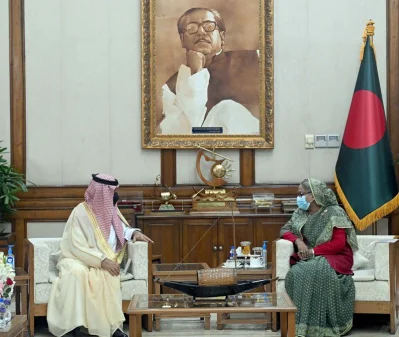 প্রধানমন্ত্রী শেখ হাসিনার সঙ্গে সৌদি উপ স্বরাষ্ট্রমন্ত্রীর সাক্ষাৎ। ছবি: পিএমও