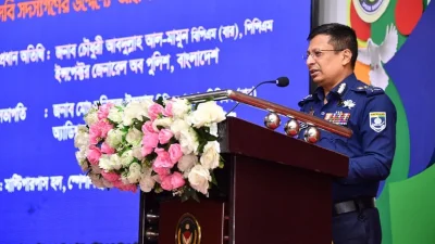 পুলিশের বিশেষ শাখার (এসবি) সদরদপ্তরের মাল্টিপারপাস হলে বক্তব্য রাখছেন পুলিশ মহাপরিদর্শক (আইজিপি) চৌধুরী আবদুল্লাহ আল-মামুন।