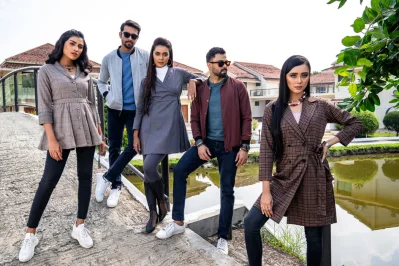 ছবি ও পোশাক: লা রিভ