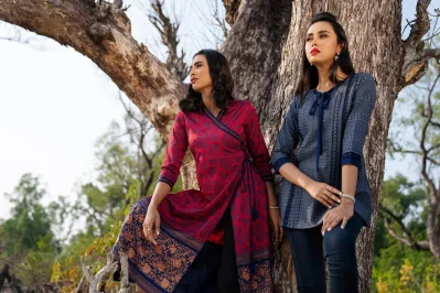 ছবি ও পোশাক: লা রিভ