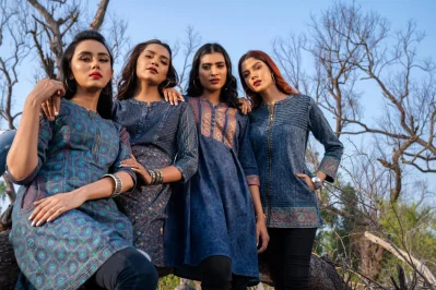 ছবি ও পোশাক: লা রিভ