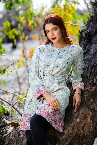 ছবি ও পোশাক: লা রিভ