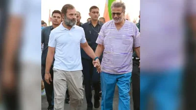 রাহুল ও তুষার দুইজনে হাত ধরাধরি করে বেশ কিছুক্ষণ হাঁটেন