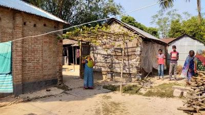 গ্রেফতার আতঙ্কে ঘরছাড়া কৃষকের বাড়ি। ছবি: ইত্তেফাক